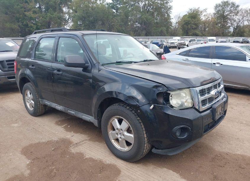 2011 Ford Escape XLS (VIN 1FMCU0C77BKB45727) main photo