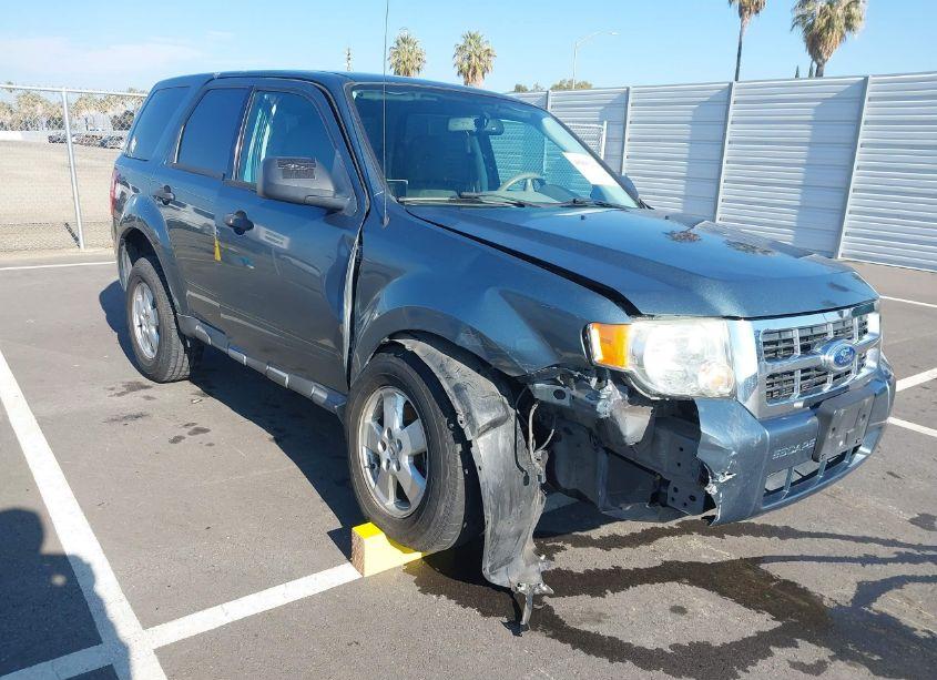 2012 Ford Escape XLS (VIN 1FMCU0C77CKB93505) main photo