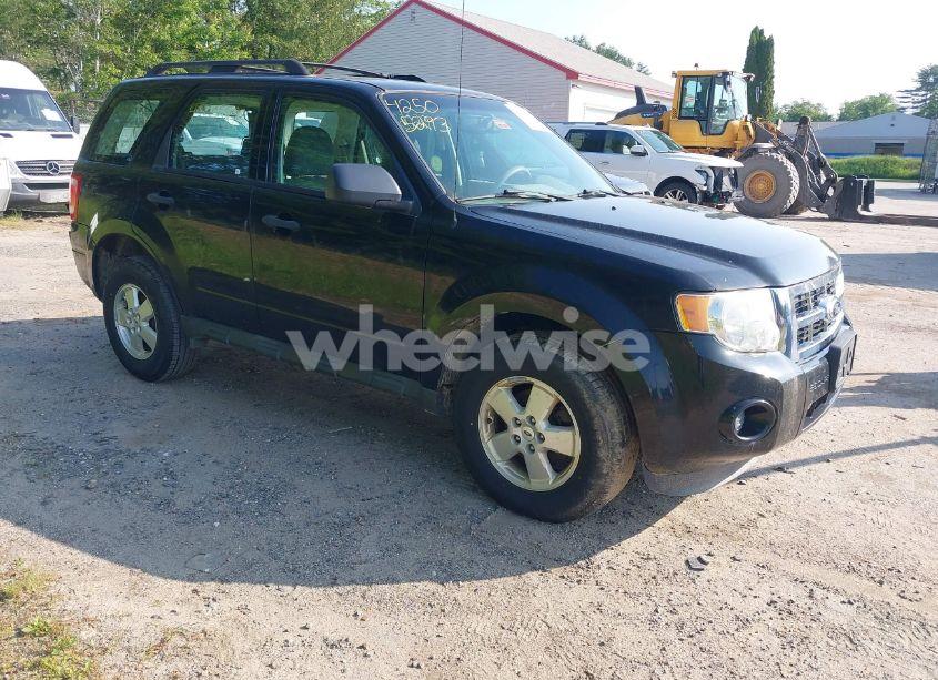 2012 Ford Escape XLS (VIN 1FMCU0C77CKC73676) main photo