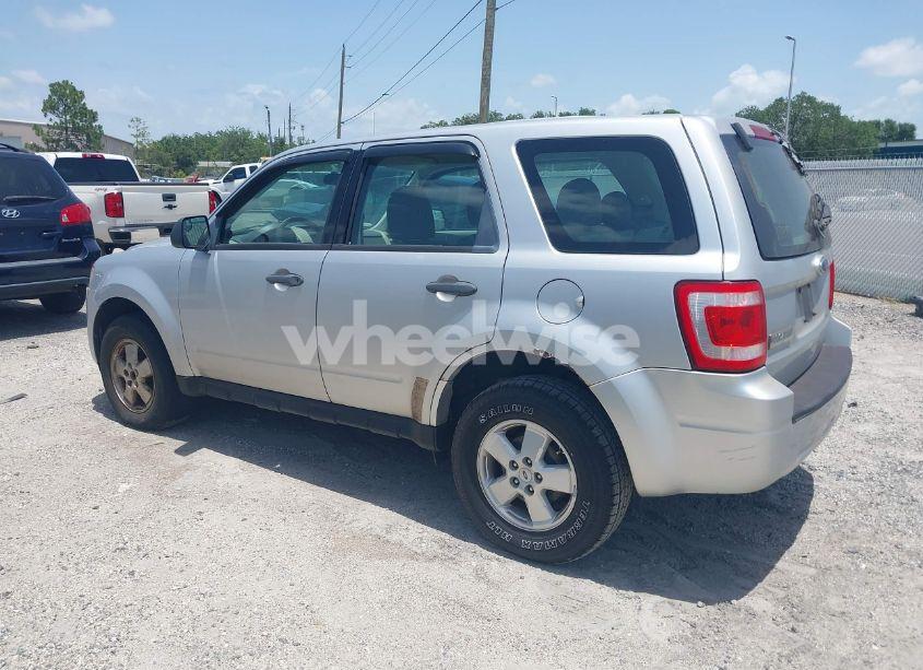 Photo 3 of 2010 Ford Escape XLS (VIN 1FMCU0C78AKA80465)
