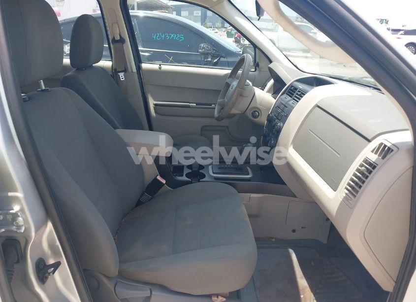 Photo 5 of 2010 Ford Escape XLS (VIN 1FMCU0C78AKA80465)