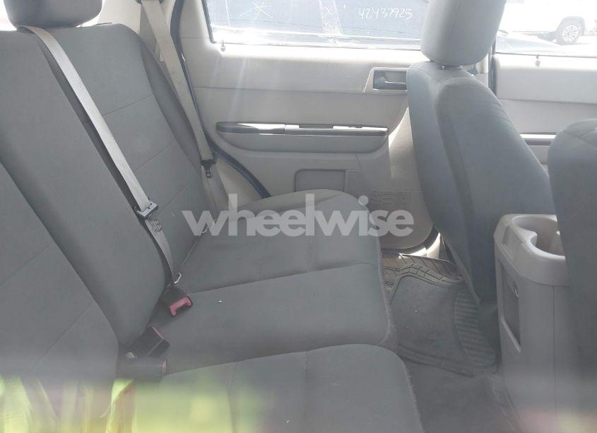 Photo 8 of 2010 Ford Escape XLS (VIN 1FMCU0C78AKA80465)