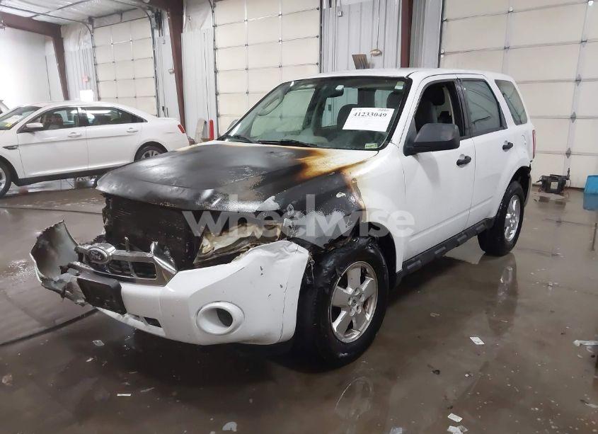 Photo 2 of 2010 Ford Escape XLS (VIN 1FMCU0C78AKB03517)