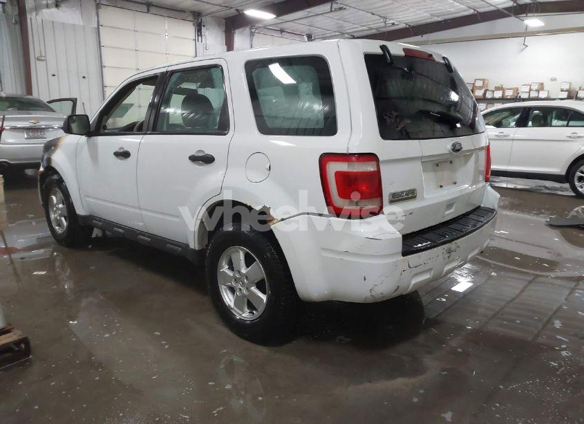 Photo 3 of 2010 Ford Escape XLS (VIN 1FMCU0C78AKB03517)