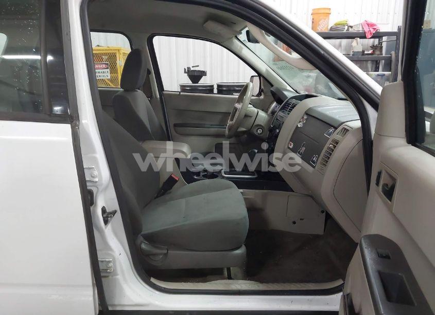 Photo 5 of 2010 Ford Escape XLS (VIN 1FMCU0C78AKB03517)