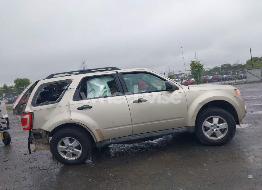 Photo 13 of 2010 Ford Escape XLS (VIN 1FMCU0C78AKC67107)