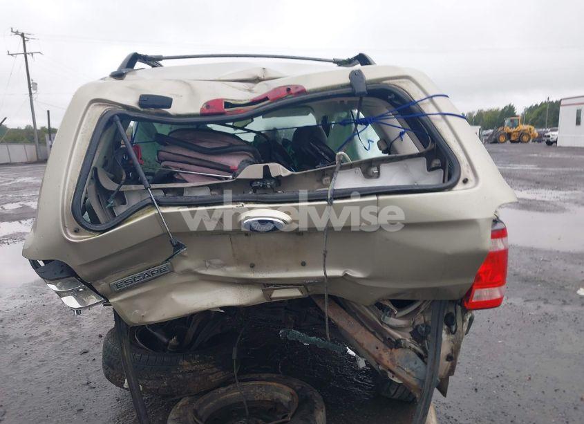 Photo 16 of 2010 Ford Escape XLS (VIN 1FMCU0C78AKC67107)