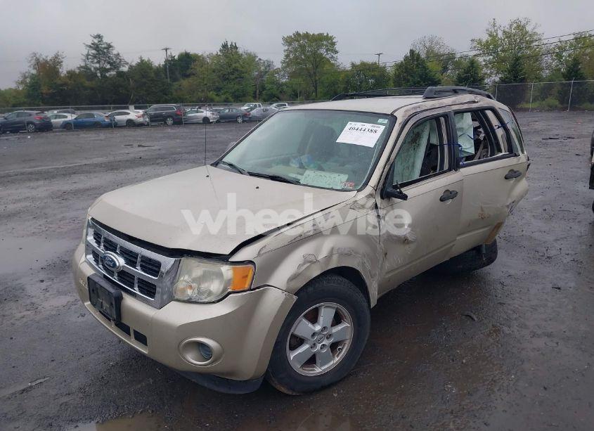 Photo 2 of 2010 Ford Escape XLS (VIN 1FMCU0C78AKC67107)