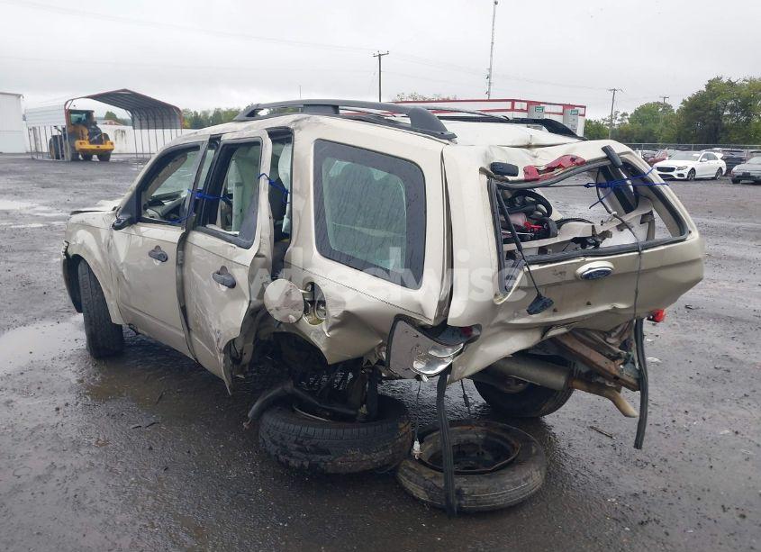 Photo 3 of 2010 Ford Escape XLS (VIN 1FMCU0C78AKC67107)