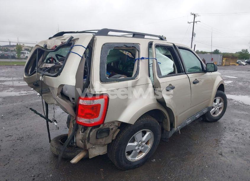 Photo 4 of 2010 Ford Escape XLS (VIN 1FMCU0C78AKC67107)