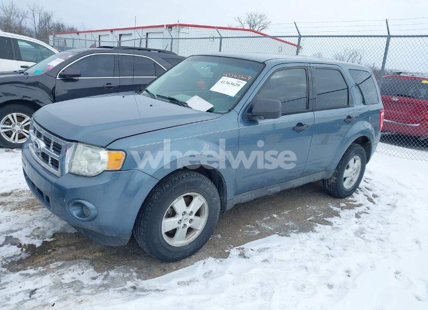 Photo 2 of 2010 Ford Escape XLS (VIN 1FMCU0C78AKC90452)