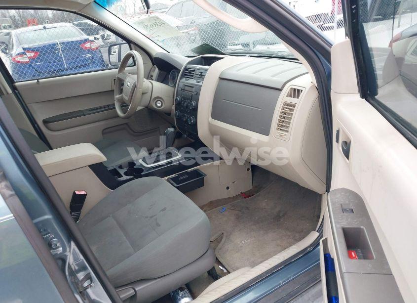 Photo 5 of 2010 Ford Escape XLS (VIN 1FMCU0C78AKC90452)