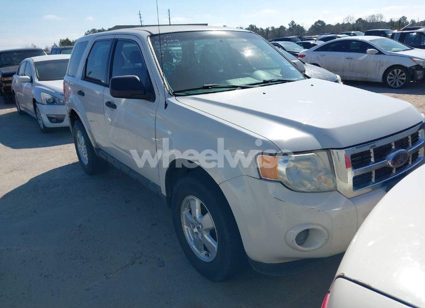 2010 Ford Escape XLS (VIN 1FMCU0C78AKD02387) main photo