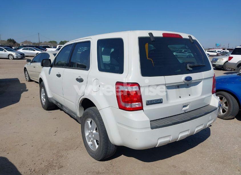 Photo 3 of 2010 Ford Escape XLS (VIN 1FMCU0C78AKD02387)