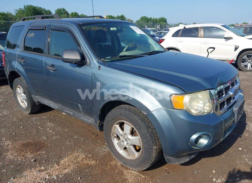 2011 Ford Escape XLS (VIN 1FMCU0C78BKA78085) main photo