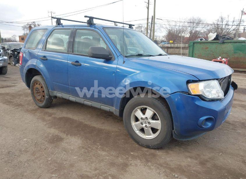 2011 Ford Escape XLS (VIN 1FMCU0C78BKA86624) main photo