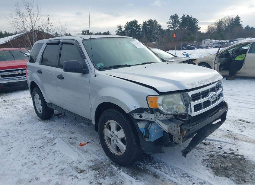 2011 Ford Escape XLS (VIN 1FMCU0C78BKB85699) main photo