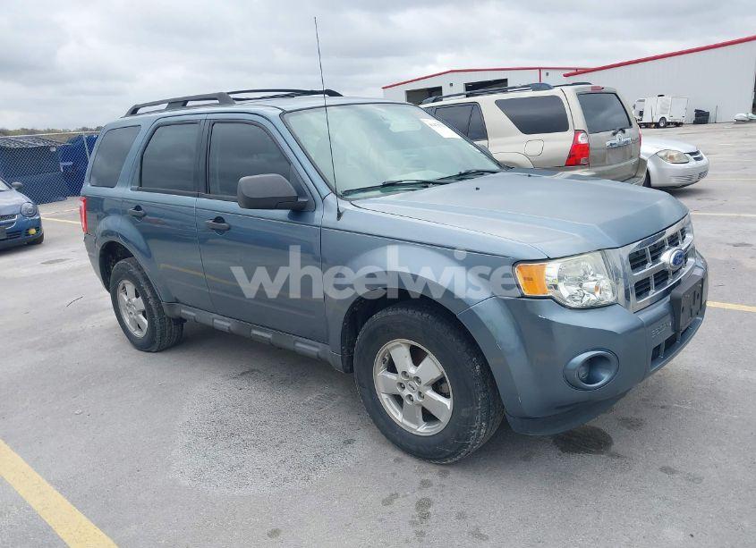 2011 Ford Escape XLS (VIN 1FMCU0C78BKC10228) main photo