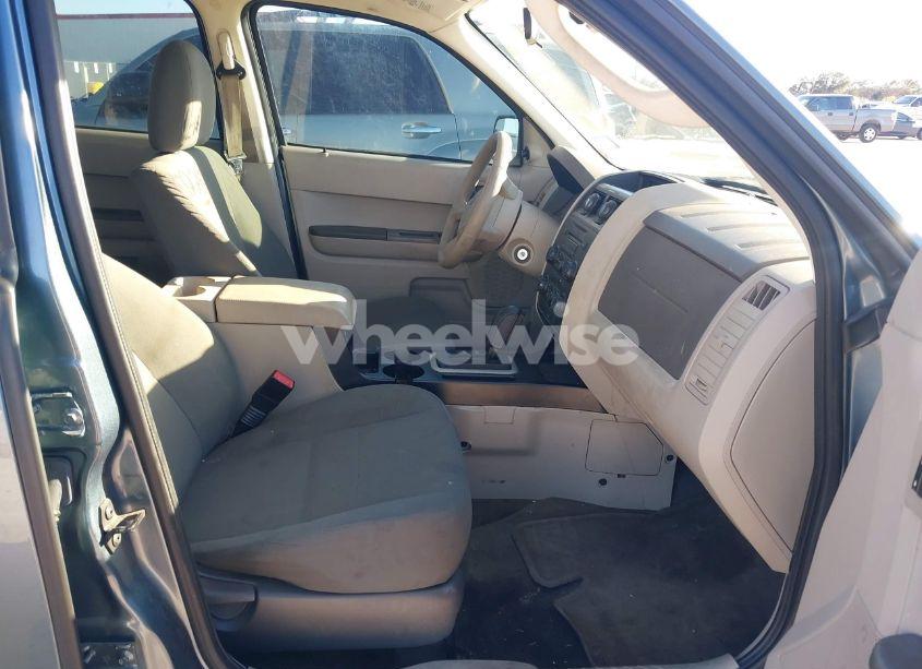 Photo 5 of 2011 Ford Escape XLS (VIN 1FMCU0C78BKC10228)