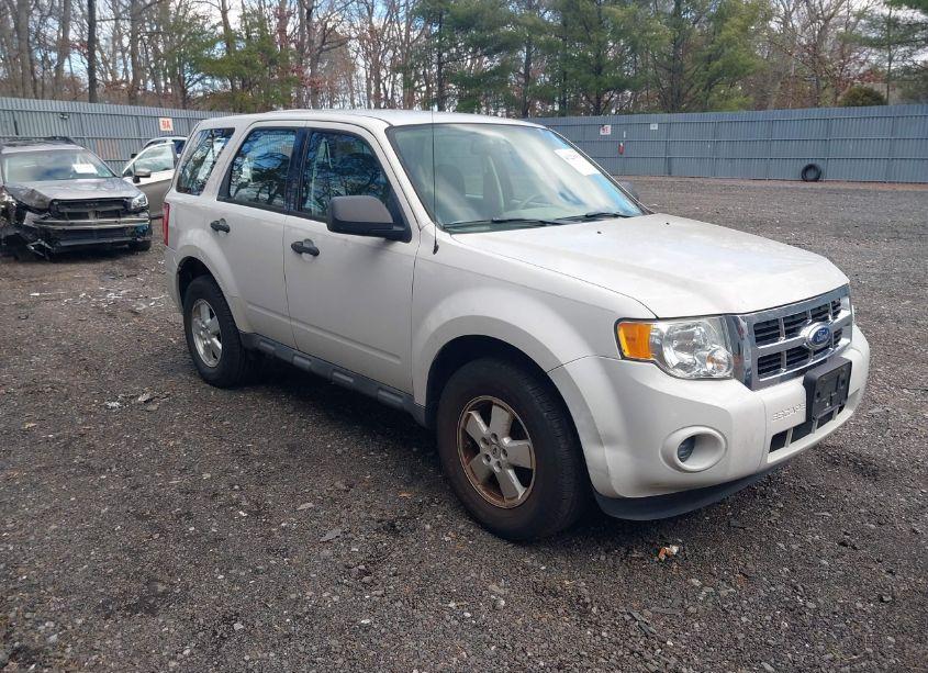 2012 Ford Escape XLS (VIN 1FMCU0C78CKA02724) main photo