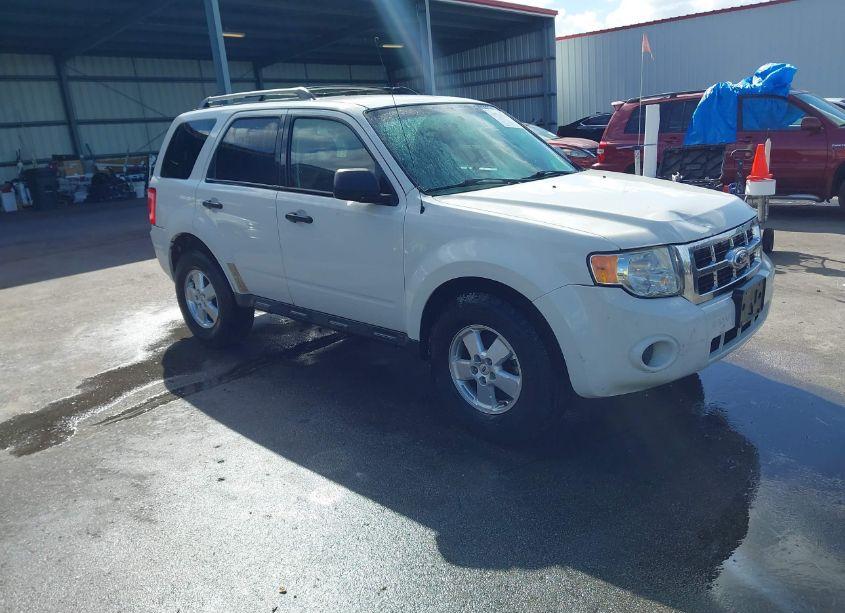 2012 Ford Escape XLS (VIN 1FMCU0C78CKC20145) main photo