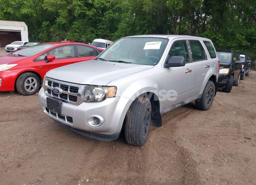Photo 2 of 2010 Ford Escape XLS (VIN 1FMCU0C79AKC82375)