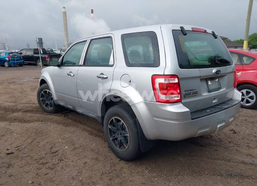 Photo 3 of 2010 Ford Escape XLS (VIN 1FMCU0C79AKC82375)