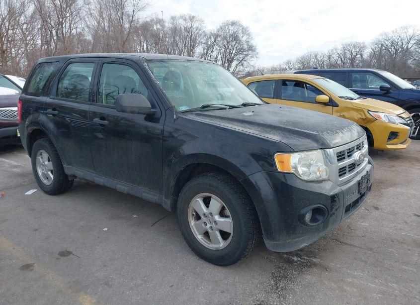 2011 Ford Escape XLS (VIN 1FMCU0C79BKB58625) main photo