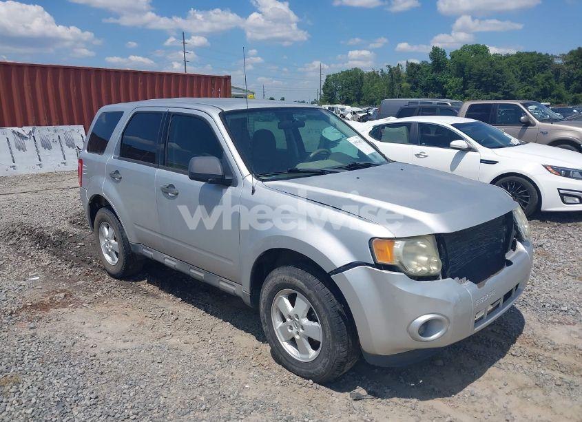 2011 Ford Escape XLS (VIN 1FMCU0C79BKB63761) main photo