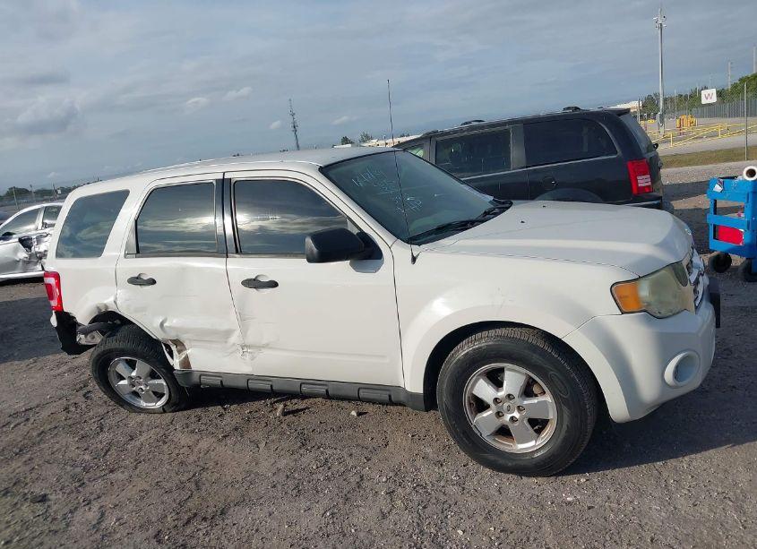 Photo 13 of 2011 Ford Escape XLS (VIN 1FMCU0C79BKB73982)