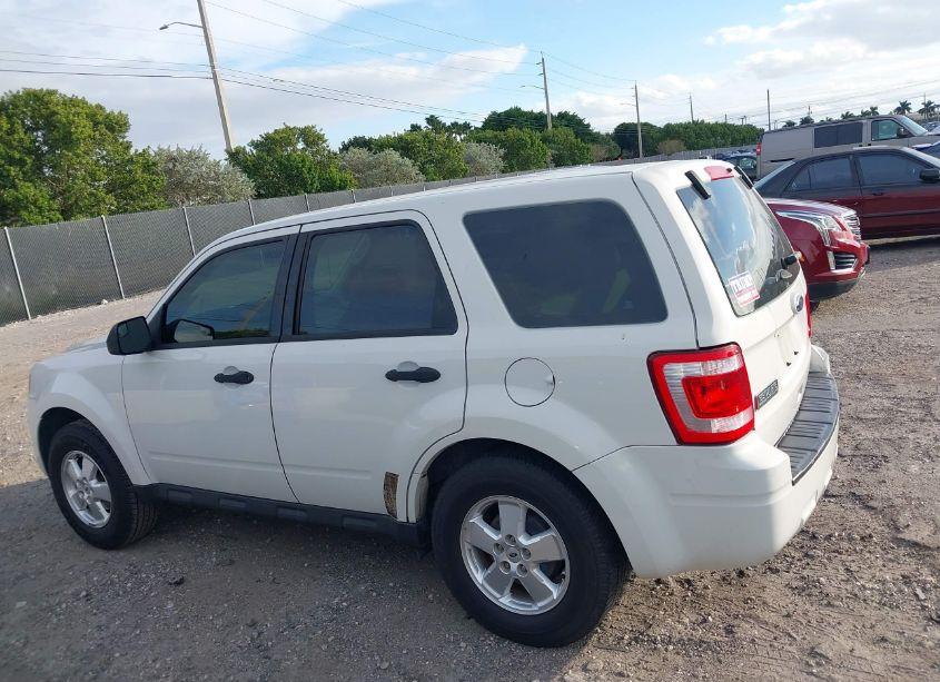 Photo 14 of 2011 Ford Escape XLS (VIN 1FMCU0C79BKB73982)