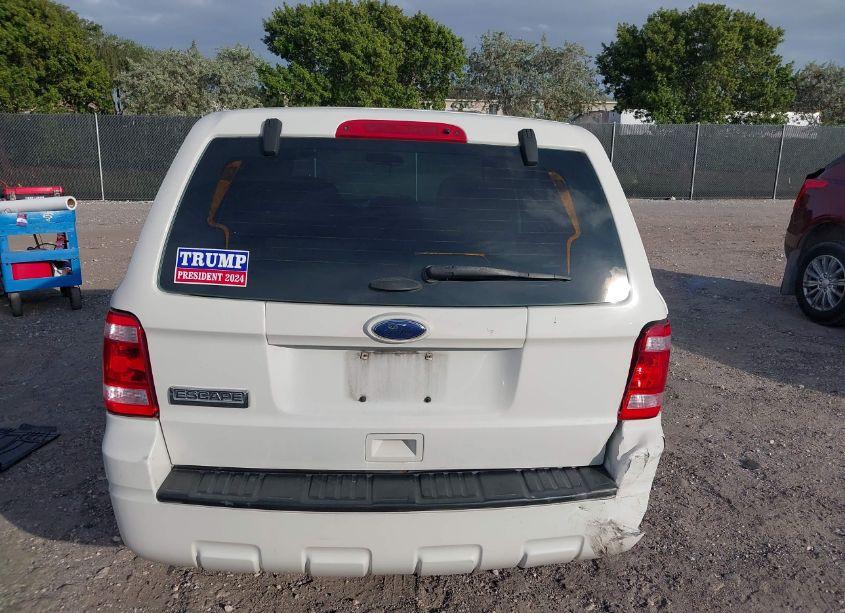 Photo 16 of 2011 Ford Escape XLS (VIN 1FMCU0C79BKB73982)