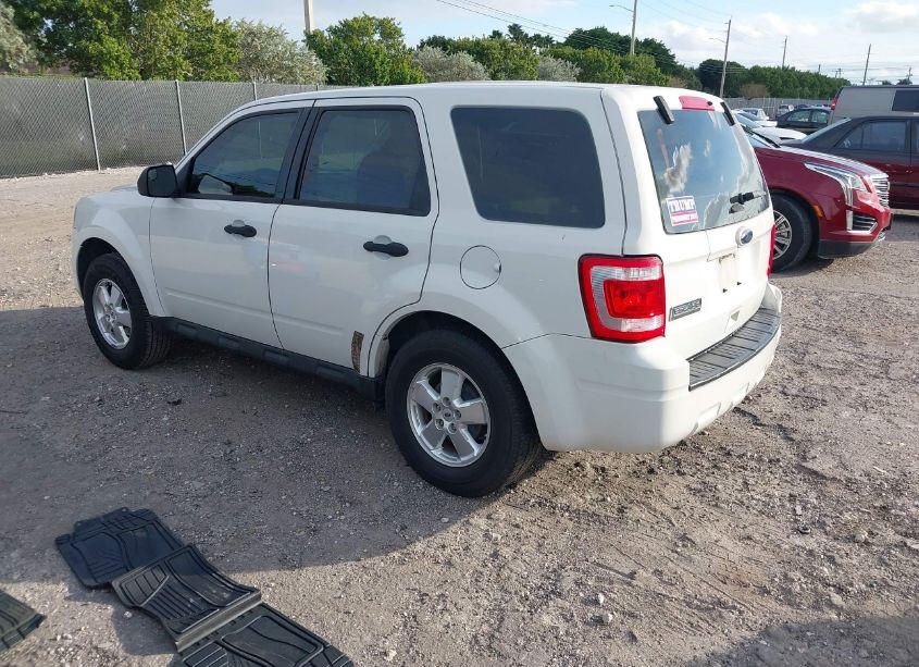 Photo 3 of 2011 Ford Escape XLS (VIN 1FMCU0C79BKB73982)