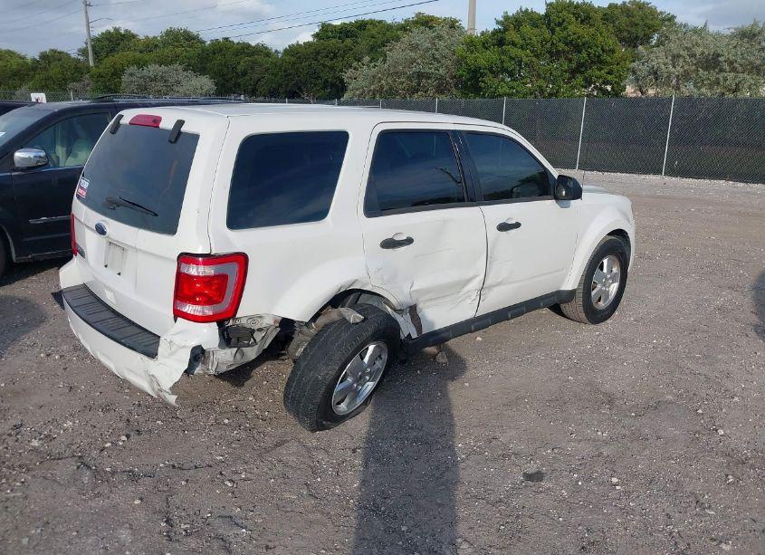 Photo 4 of 2011 Ford Escape XLS (VIN 1FMCU0C79BKB73982)