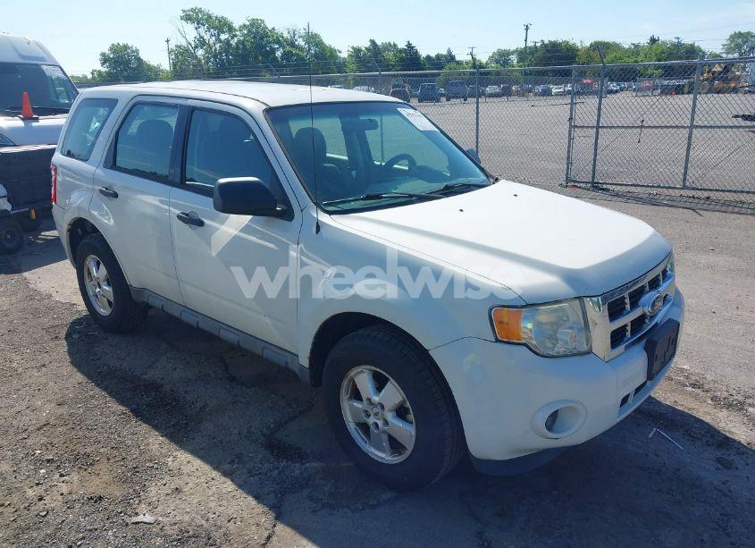 2012 Ford Escape XLS (VIN 1FMCU0C79CKB45133) main photo