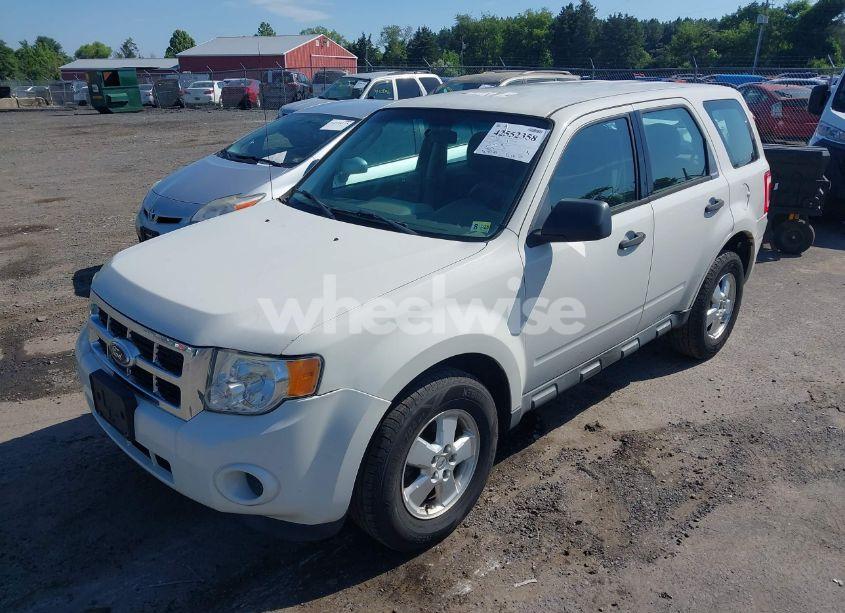 Photo 2 of 2012 Ford Escape XLS (VIN 1FMCU0C79CKB45133)