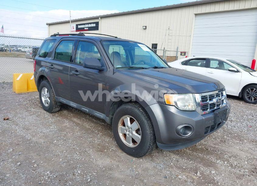 2012 Ford Escape XLS (VIN 1FMCU0C79CKC13673) main photo