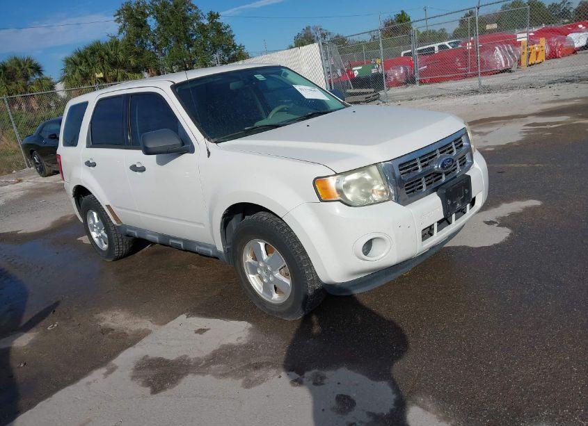 2012 Ford Escape XLS (VIN 1FMCU0C79CKC27637) main photo