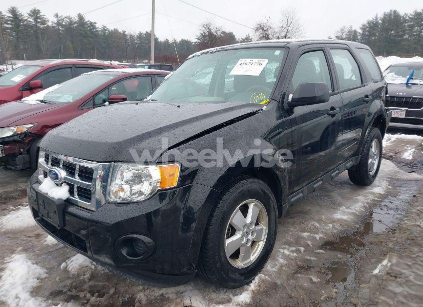 Photo 2 of 2010 Ford Escape XLS (VIN 1FMCU0C7XAKD23709)