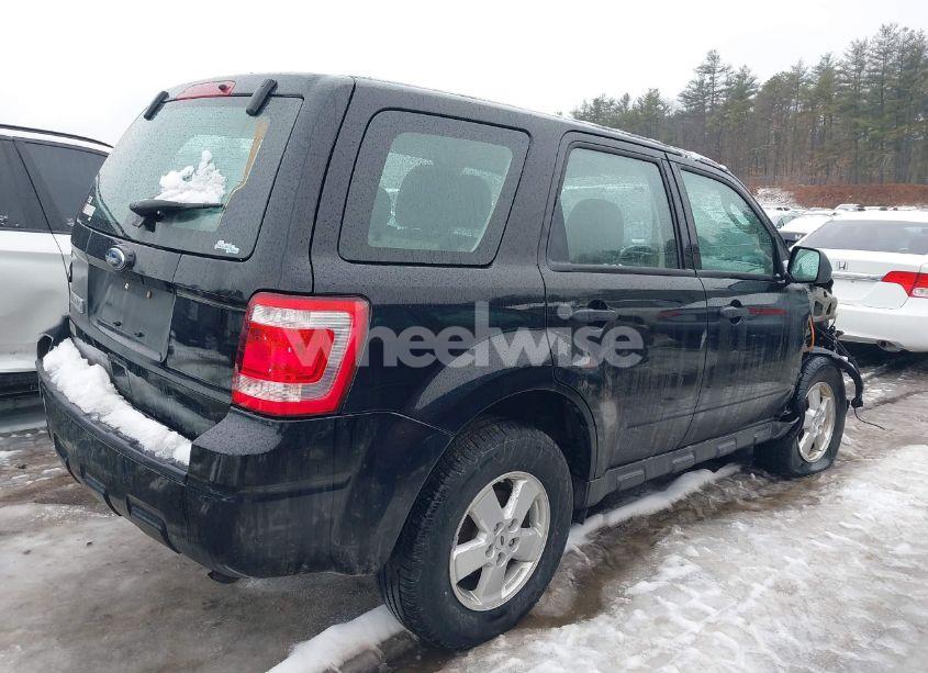 Photo 4 of 2010 Ford Escape XLS (VIN 1FMCU0C7XAKD23709)