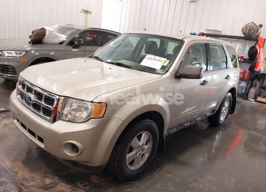 Photo 2 of 2011 Ford Escape XLS (VIN 1FMCU0C7XBKA32239)