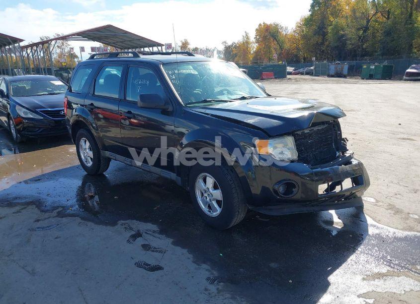 2011 Ford Escape XLS (VIN 1FMCU0C7XBKB44135) main photo