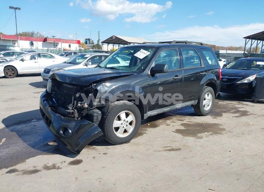 Photo 2 of 2011 Ford Escape XLS (VIN 1FMCU0C7XBKB44135)