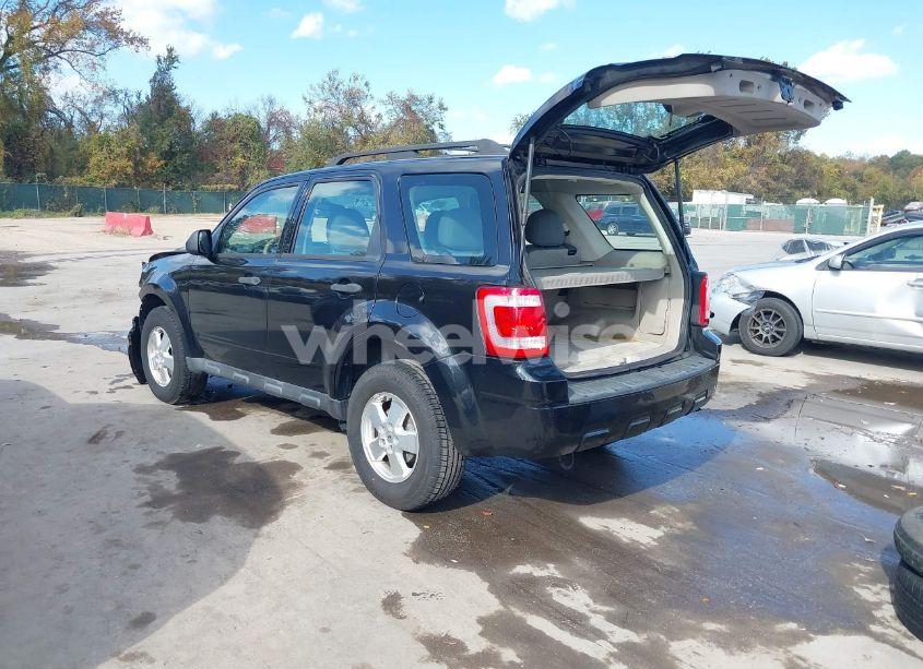 Photo 3 of 2011 Ford Escape XLS (VIN 1FMCU0C7XBKB44135)