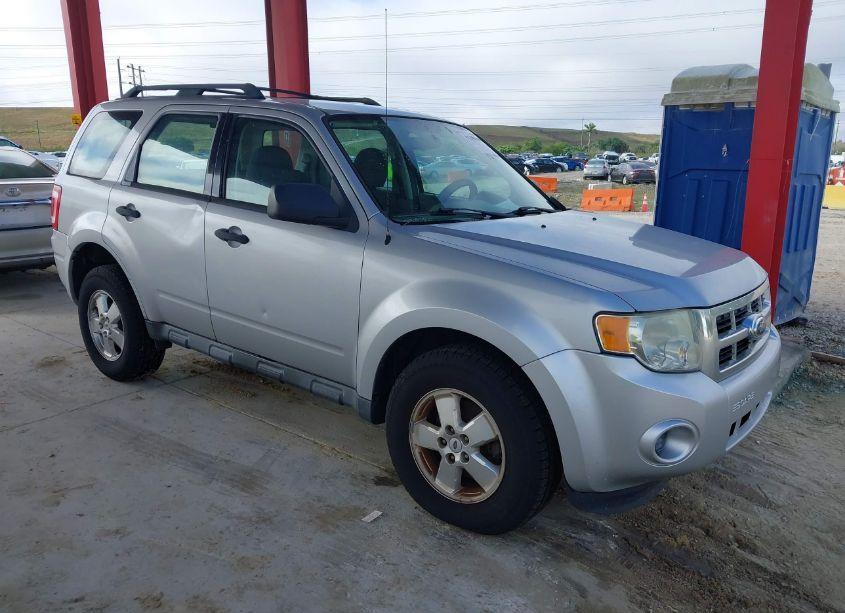 2012 Ford Escape XLS (VIN 1FMCU0C7XCKA71768) main photo
