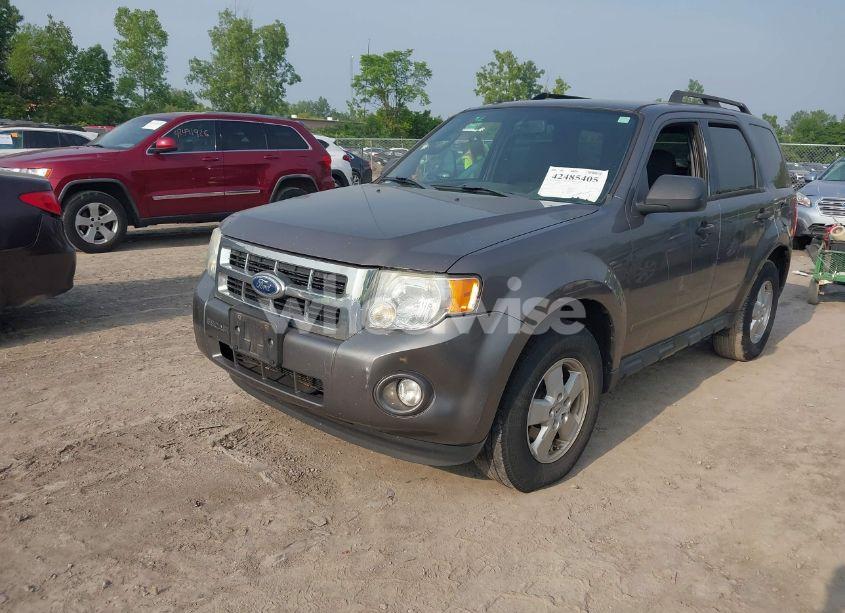 Photo 2 of 2010 Ford Escape XLT (VIN 1FMCU0D70AKC13511)