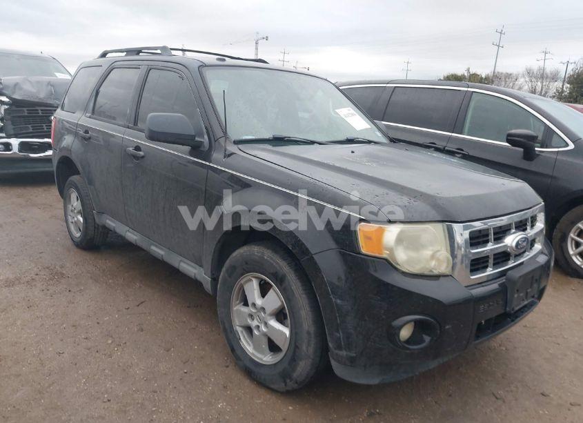 2010 Ford Escape XLT (VIN 1FMCU0D70AKD45183) main photo