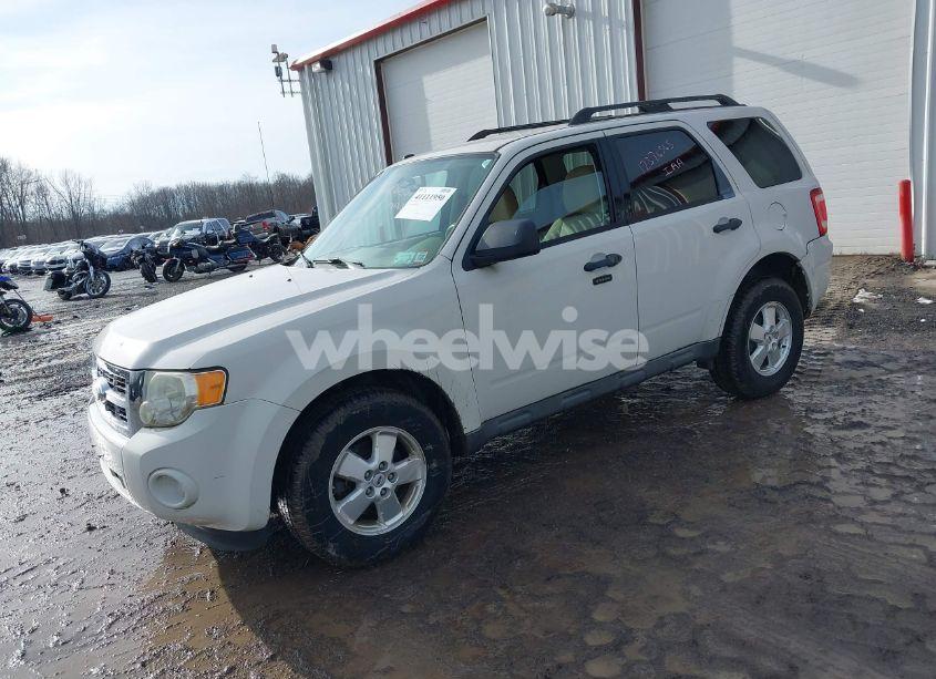 Photo 2 of 2011 Ford Escape XLT (VIN 1FMCU0D70BKA62834)