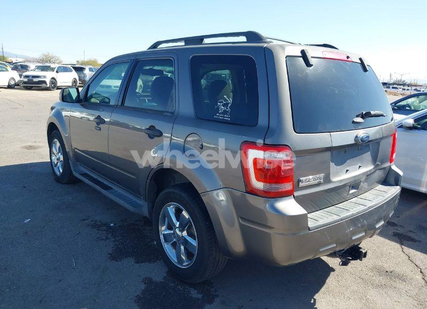 Photo 3 of 2011 Ford Escape XLT (VIN 1FMCU0D70BKB91382)
