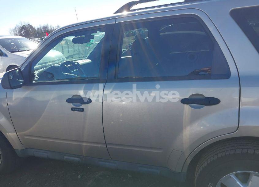 Photo 14 of 2011 Ford Escape XLT (VIN 1FMCU0D70BKC47529)